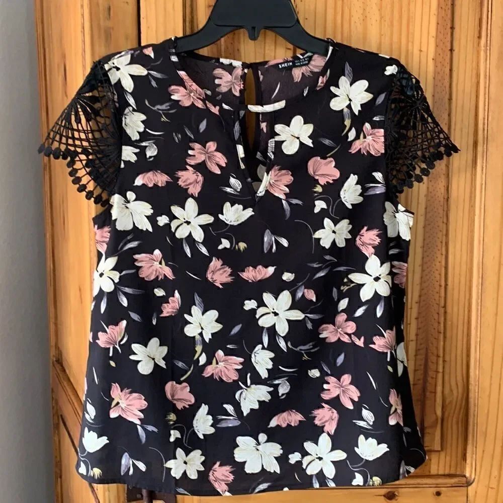****** 5 for $25 Shein lacy cap sleeve top.